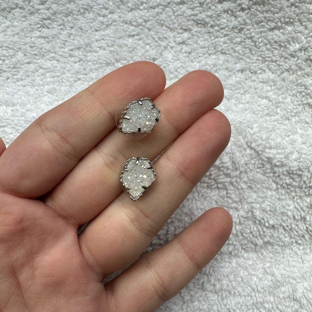 Kendra Scott Tessa Silver Stud Earrings in Iridescent Drusy